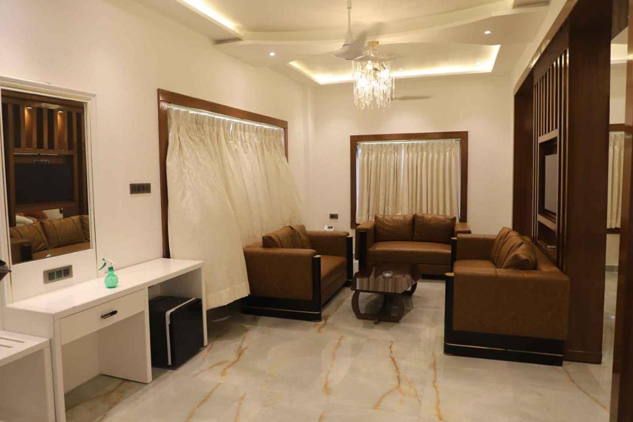Golden Stone Resorts Alīgarh 외부 사진